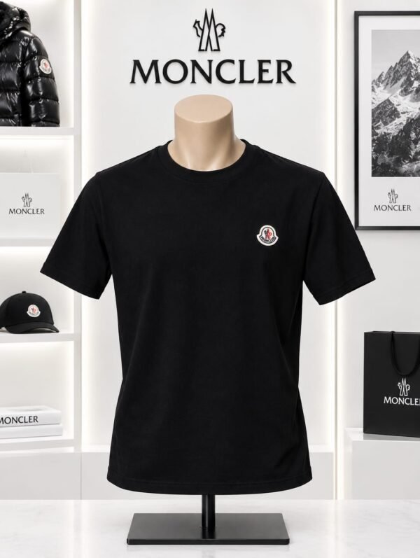 Moncler тениска — черно